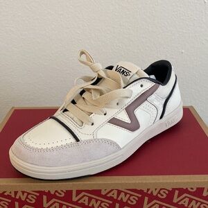 NWT Lowland Marshmallow/Apple butter